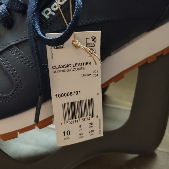 Reebok Classic Leather Sneakers Navy Blue NWOB - Picture 2 of 8